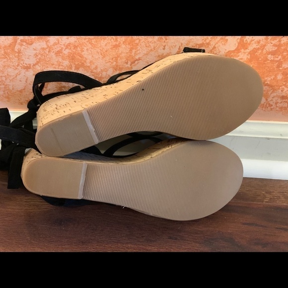 GUESS Platform Wedge Size 9M - Picture 11 of 15